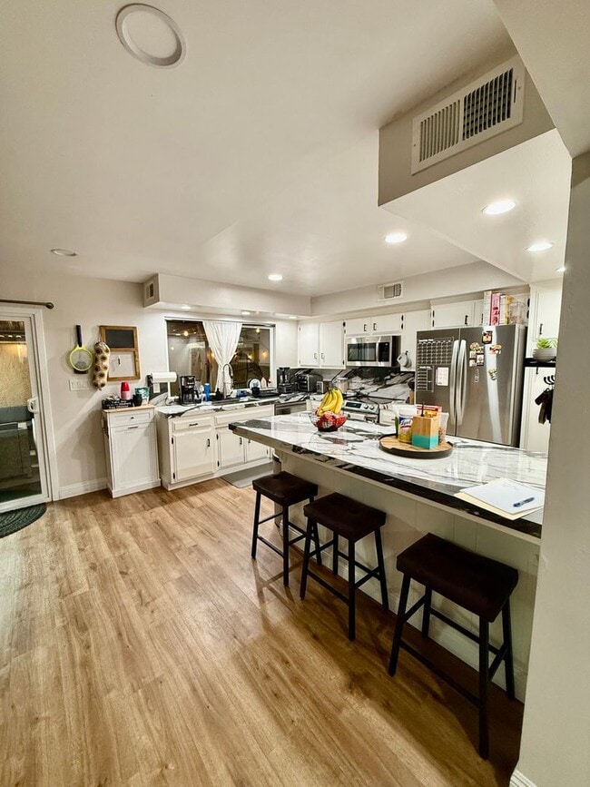 Building Photo - Beautifully 4-bedroom, 2.5-bathroom Condo—ready and waiting for you!