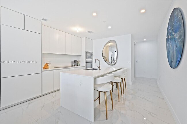 Foto del edificio - 700 NE 24th St