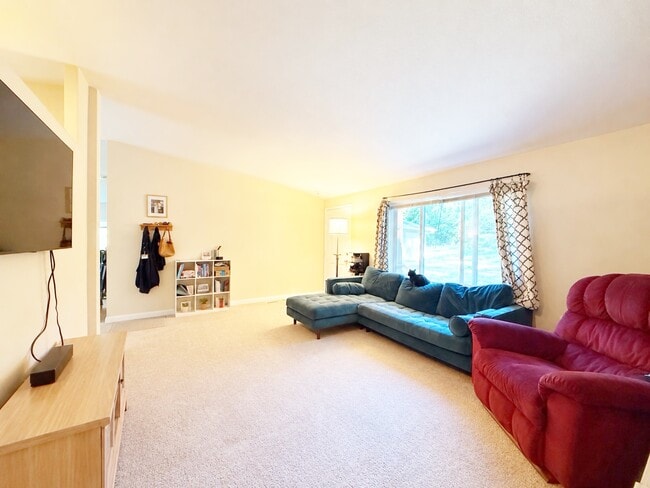 Building Photo - 360 E Rasor Rd
