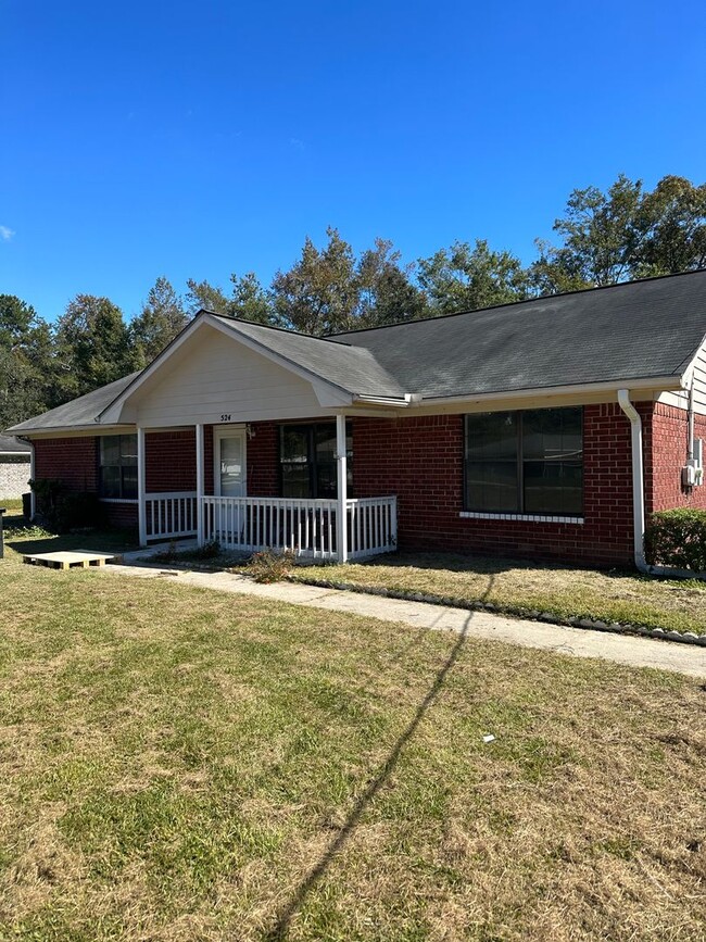 Building Photo - Newly Remodeled 4-Bedroom  Home