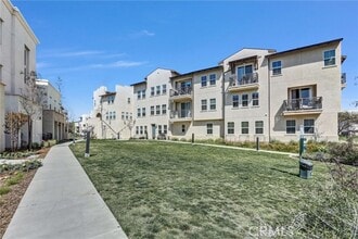 Building Photo - 5200 Beachside Ln