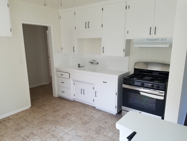 Building Photo - 418 E Colorado Blvd