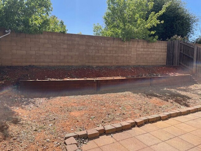 Building Photo - Shasta View Gardens Home