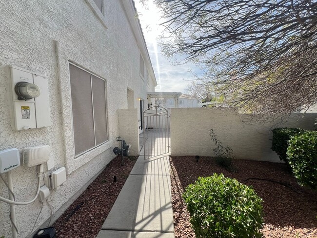 Foto del edificio - 3 bedroom, 2.5 bathroom home located in Henderson, NV!