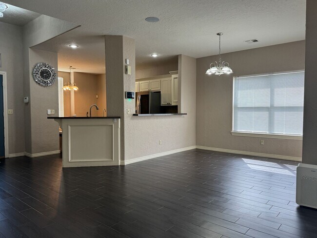 Foto del edificio - 4413 NW Wolfcreek Blvd