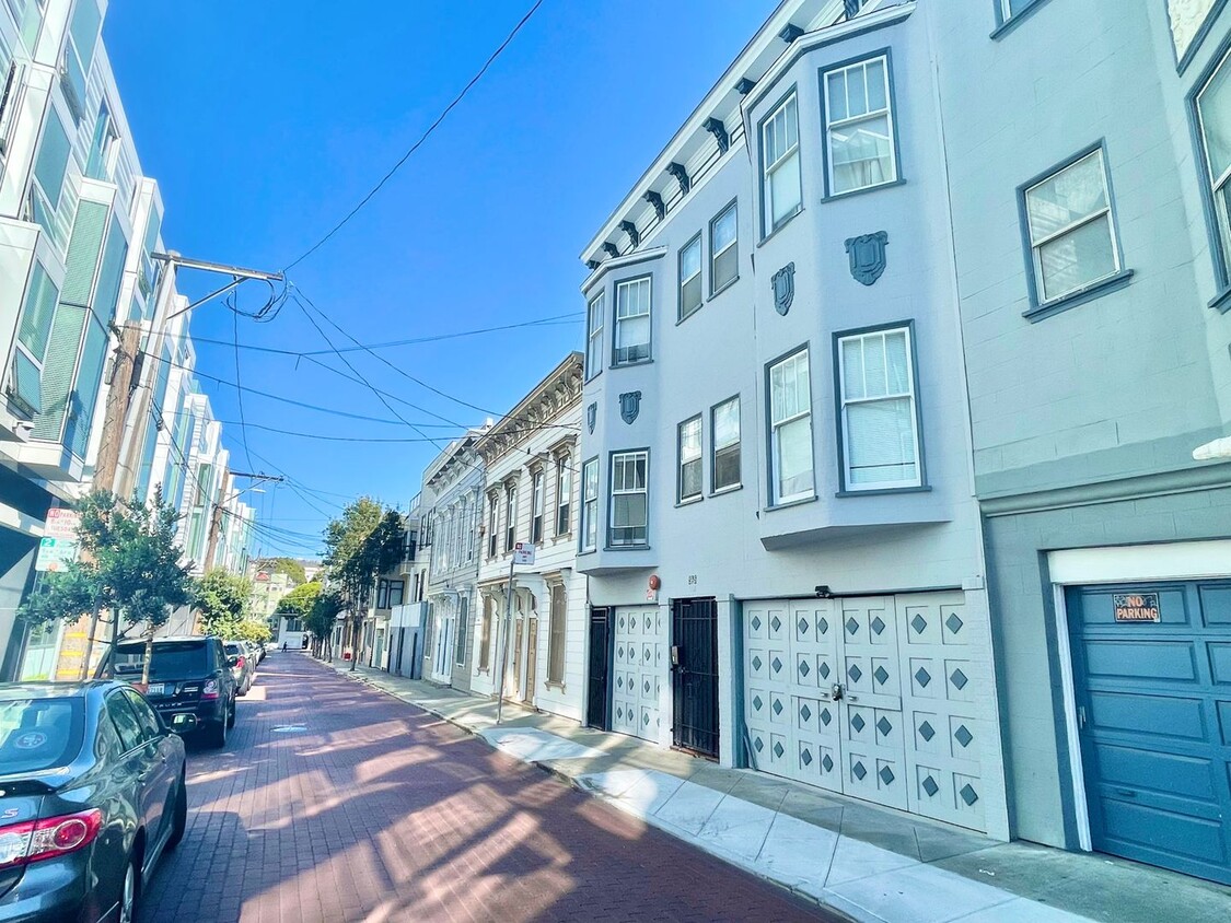 Primary Photo - Charming and Sunny Hayes Valley Studio - P...
