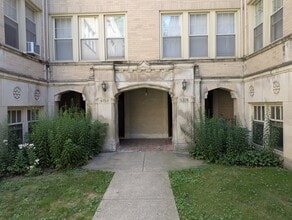 Building Photo - 6703 N Greenview Ave