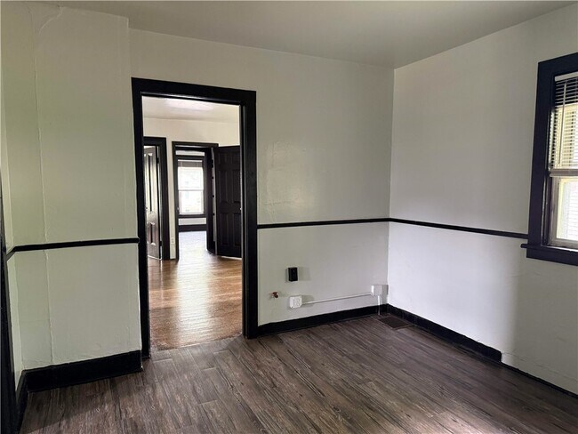 Foto del edificio - 865-869-869 Clifford Ave