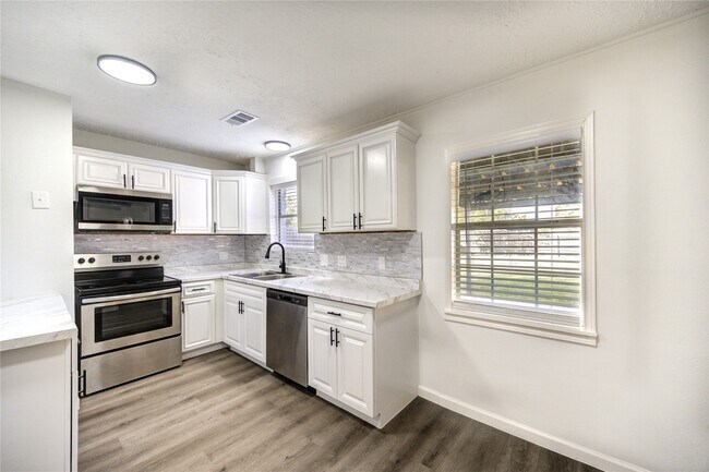 Foto del edificio - 12127 Palmton St