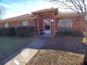 Building Photo - 11802 Hickory Garden Dr