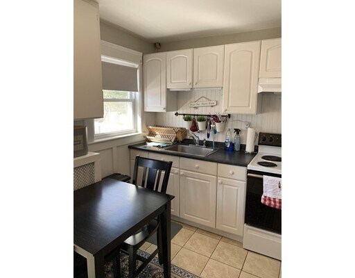 Building Photo - 353 Hancock St