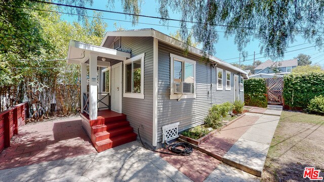 Building Photo - 2844 Sichel St