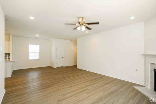 Building Photo - 445 Brook Ave