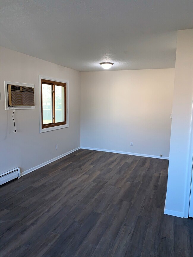 Dining area - 3622 Upper 149th St W