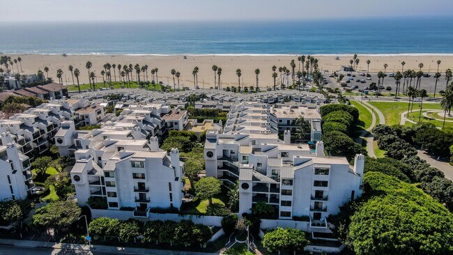 Foto del edificio - 2940 Neilson Way