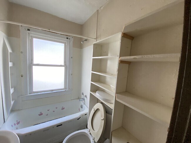 Building Photo - 1059 Walton Ave