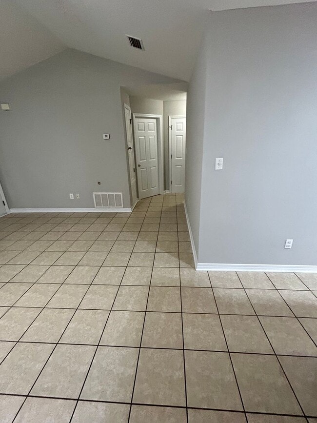Building Photo - ****AVAILABLE NOW****