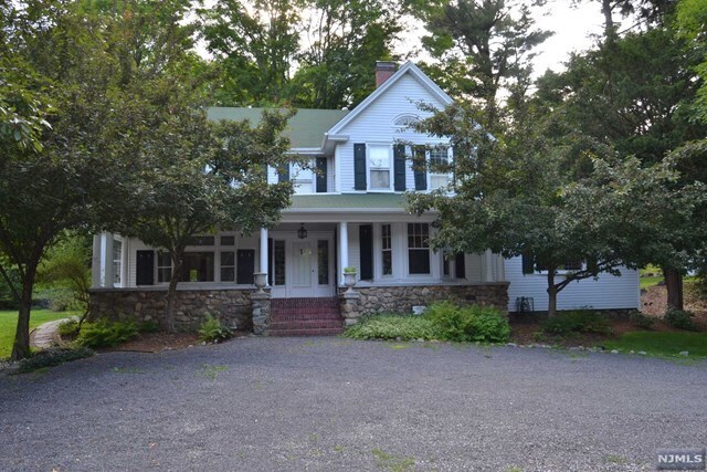 Primary Photo - 577 W Saddle River Rd