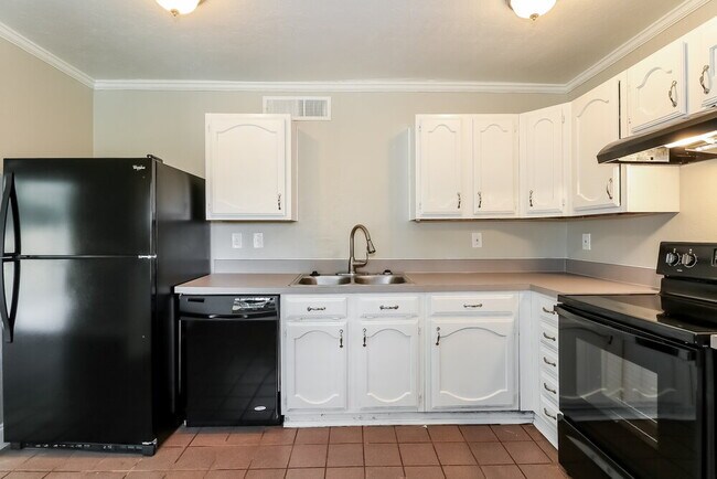Building Photo - 811 Netherland Dr