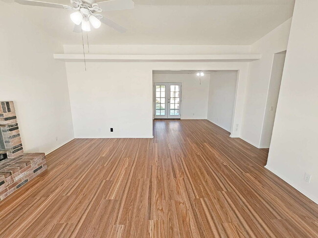 Building Photo - 920 W Perch Ave