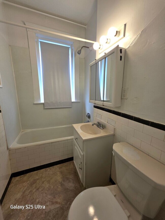 Building Photo - No Brokers Fee, No Security Deposit, Heat,...
