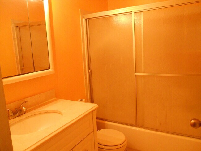 Building Photo - 2200 Morningside Cir