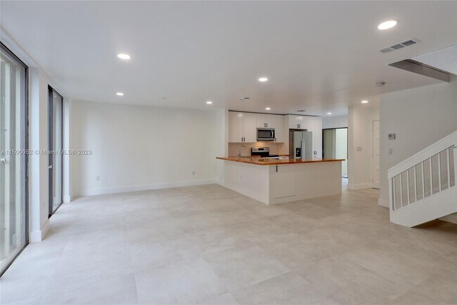 Building Photo - 3905 Adra Ave