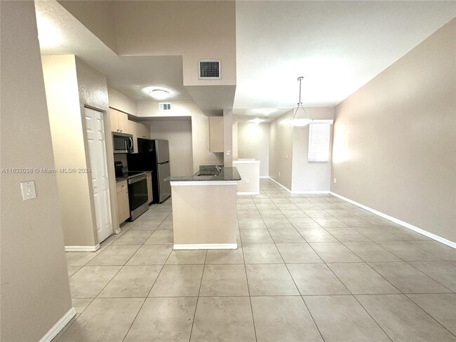Building Photo - 2589 Centergate Dr