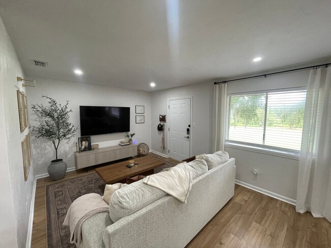 Foto del edificio - Completely renovated 2/1 on Golf Course!