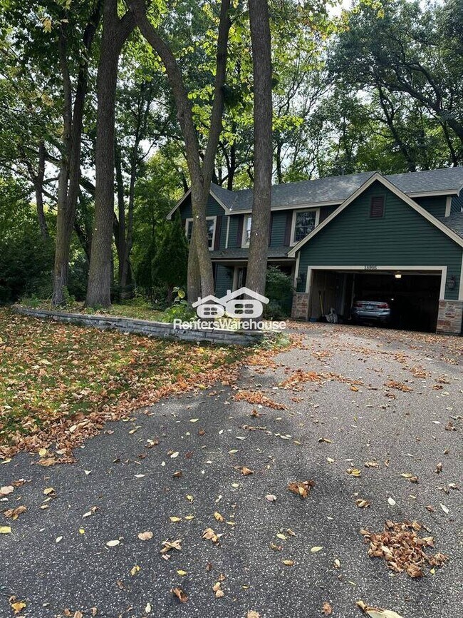 Building Photo - Available April 15 4 Bedroom 3 Bathrooms Single Family Home in Plymouth