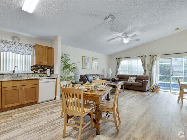 Building Photo - 520 Castlemain Cir