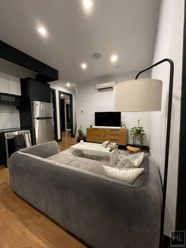 Building Photo - 290 Union Ave