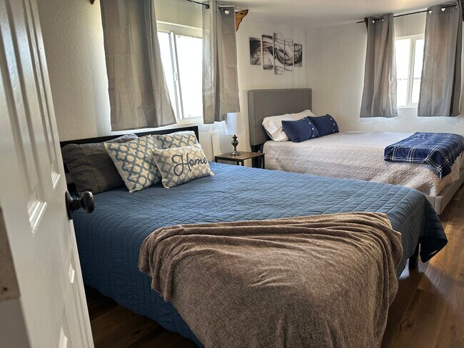 Foto del edificio - 1949 Daggs Loop