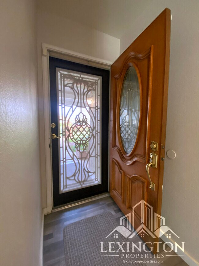 Foto del edificio - Beautiful, 3BD/2BA, Home available in Sacramento off Madison Ave. and Auburn Blvd.