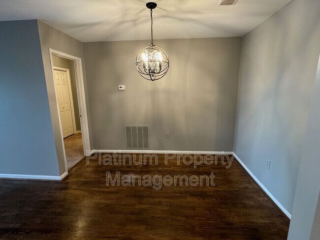 Foto del edificio - 1117 Pine Heights