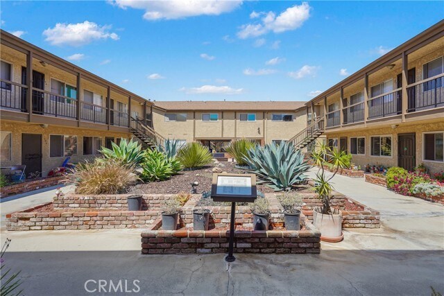 Foto del edificio - 4633 Marine Ave