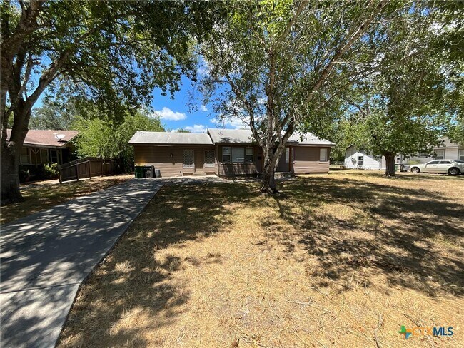 Foto del edificio - 1004 Lawndale Ave