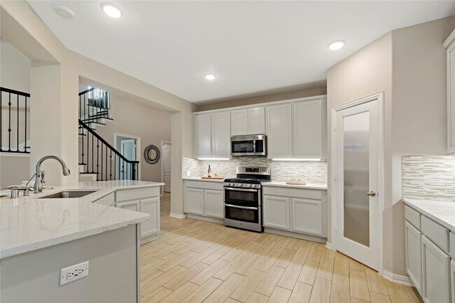 Foto del edificio - 15331 Lakewood Terrace Dr