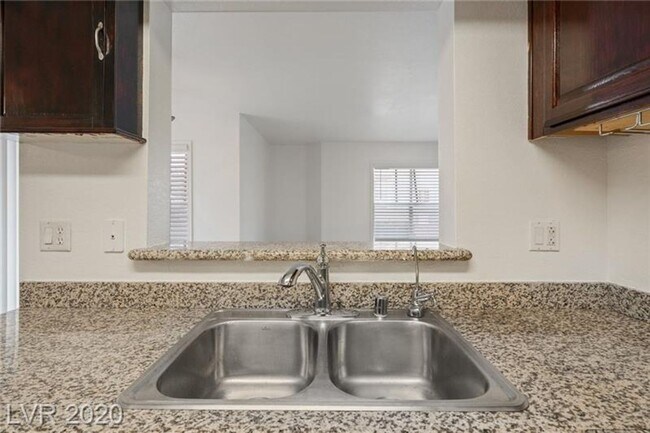 Foto del edificio - 2 Bedroom Condo