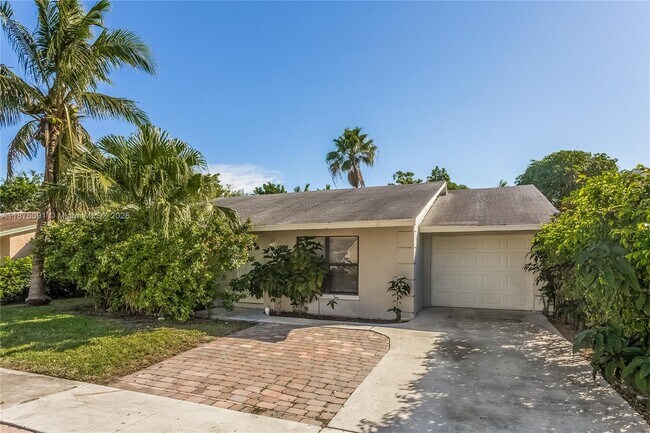 Foto del edificio - 5927 Ithaca Cir W