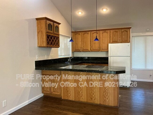Building Photo - 234 E Hilton Dr