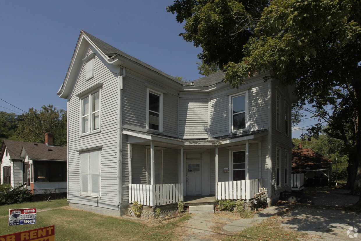 Primary Photo - 1002 W Main St