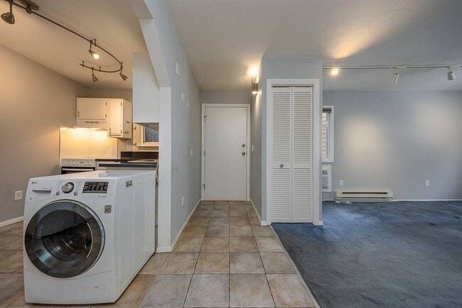 Building Photo - 219 Fox Run Ln