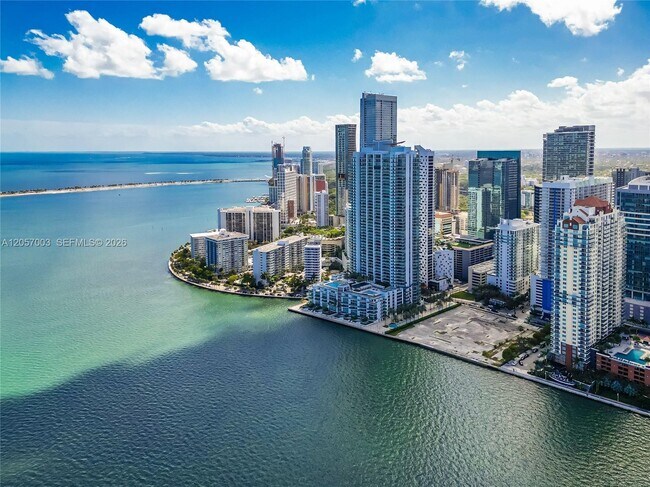 Foto del edificio - 1331 Brickell Bay Dr