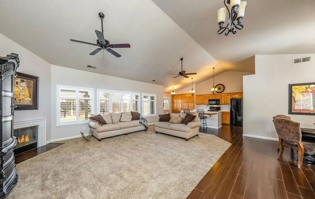 Foto del edificio - 3 BR 2.5 BA available soon