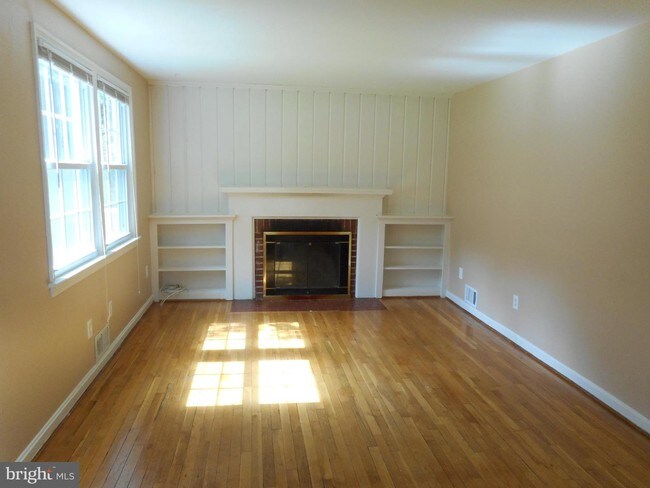 Building Photo - 7826 Ridgewood Dr
