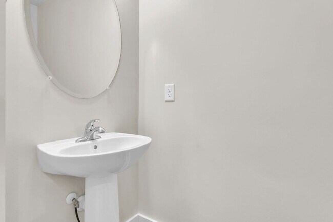 Foto del edificio - Beautiful 3 BR, 2.5 BA Townhome in highly ...