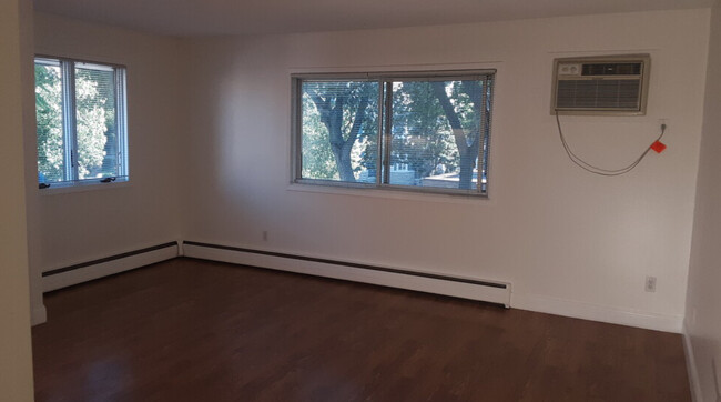 one bedroom-living room - 322 Clifton Ave