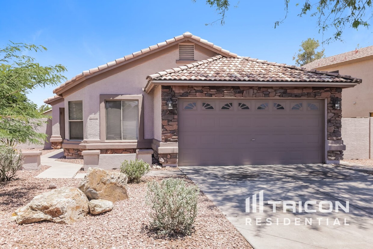 Primary Photo - 13712 W Solano Drive Litchfield Park AZ