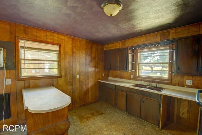Foto del edificio - 3 br, 1 bath House - 3035 Love Avenue